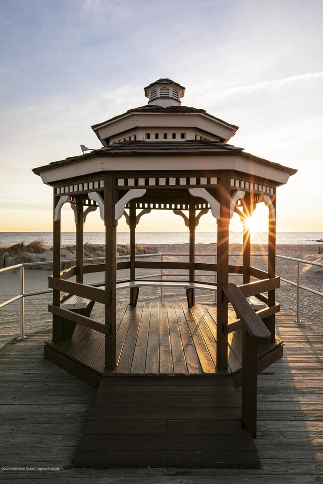 Building Photo - 613 Brinley Ave