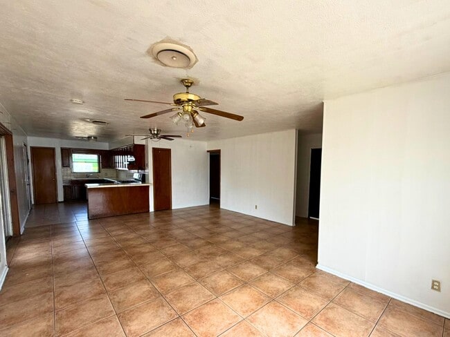 Building Photo - 1202 E San Carlos St