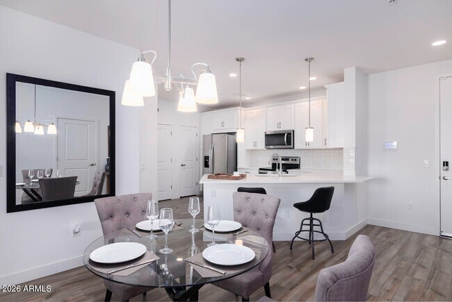 Building Photo - 2511 W Queen Creek Rd