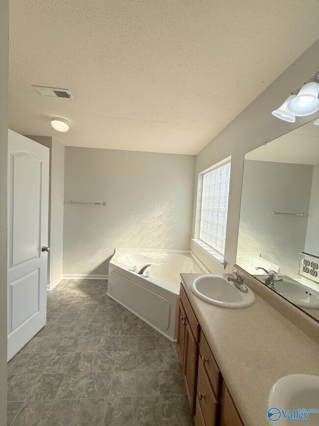 Building Photo - 117 Haven Ridge Rd