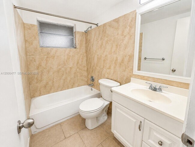 Building Photo - 1601 NE Miami Gardens Dr