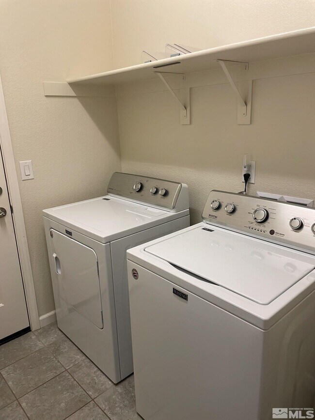 Building Photo - 7023 Cinder Village Dr
