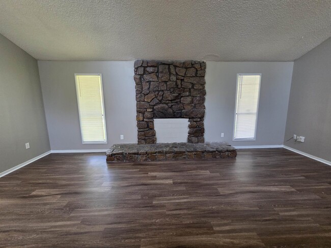 Building Photo - 6369 Golden Park Dr