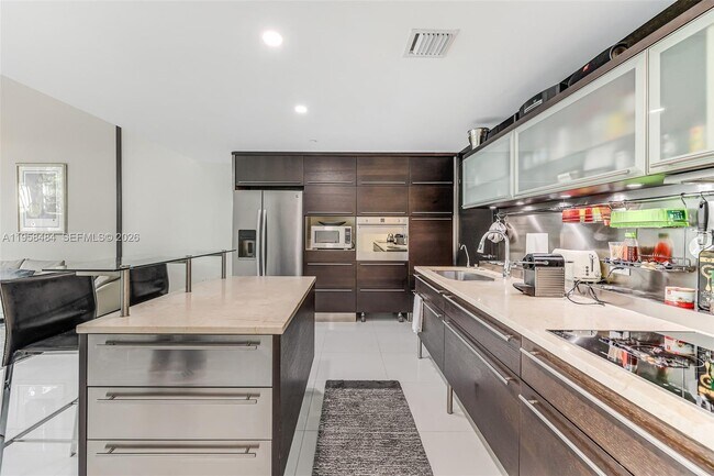 Building Photo - 6000 Collins Ave