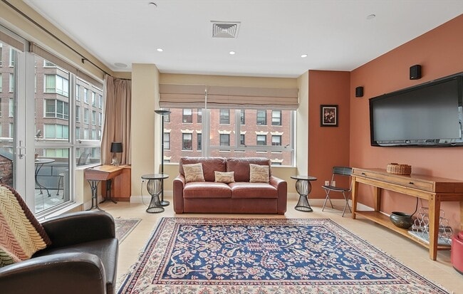 Building Photo - 99-105-105 Broad St