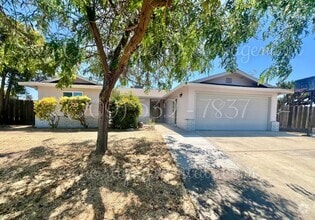 Building Photo - Beautifully Updated 4-Bedroom Home on Half...
