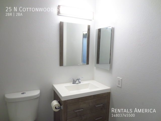 Building Photo - 2 Master Bedrooms in Fully Remodeled, Sing...