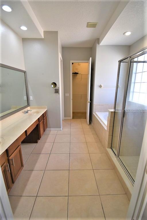 Building Photo - 16612 Tudor Grove Dr