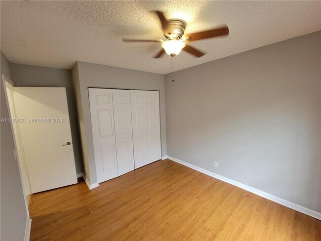 Building Photo - 928 Falling Water Rd