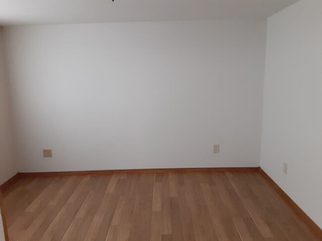 Building Photo - 308-302 E Park St