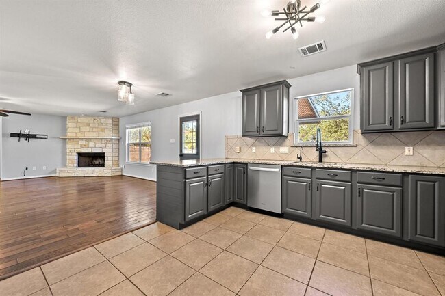 Building Photo - 4204 Bob Wire Rd