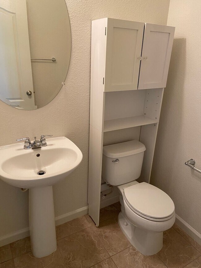 Building Photo - 4 Bedroom, 2.5 Bath - Located in Hideaway Treehouse Community