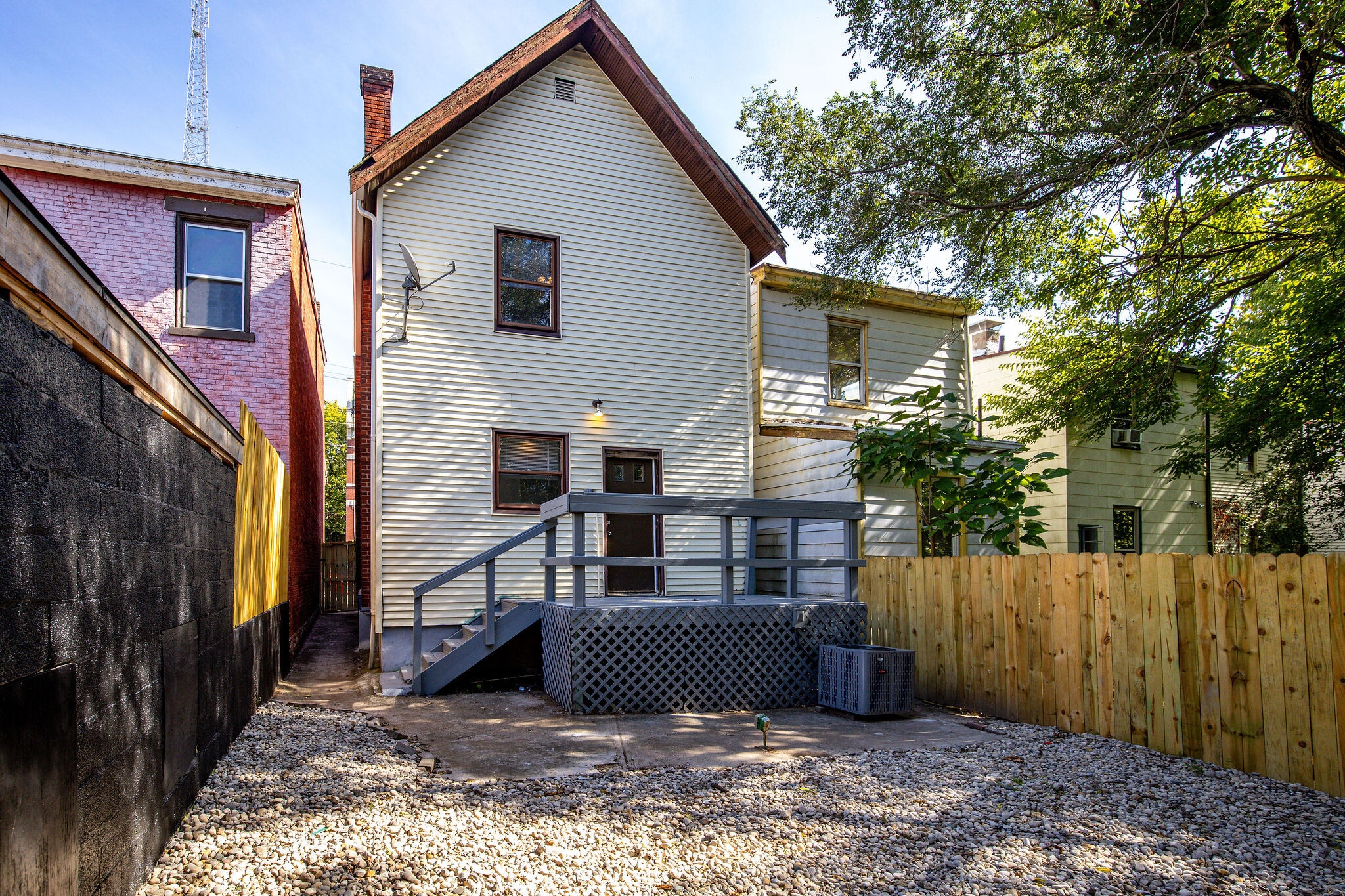 Building Photo - 2231 Flora St