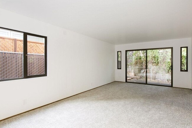 Building Photo - Secluded Rockridge 2BD | Parking Included | Near BART, Shops & Dining
