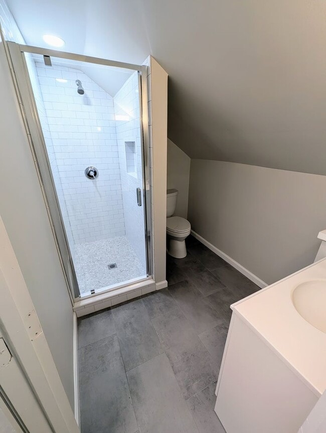Building Photo - Spacious! 4-Bed and 2-Full Bath Unit with Bonus Room, Garage, Large Backyard