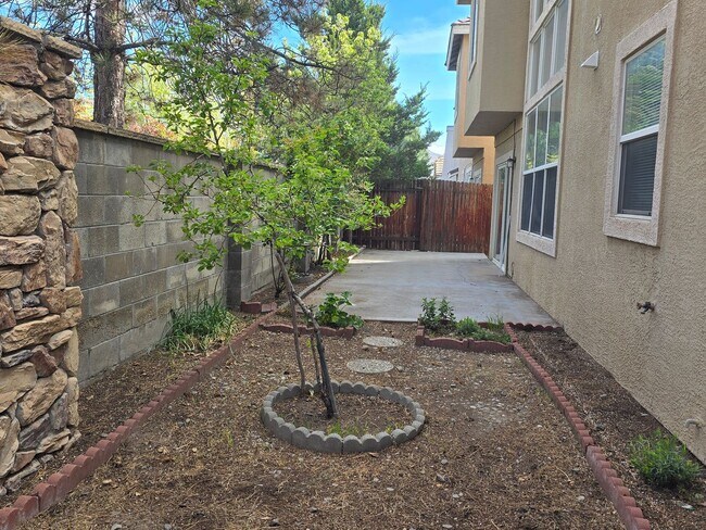 Building Photo - Beautiful South Reno Home in Gated Community