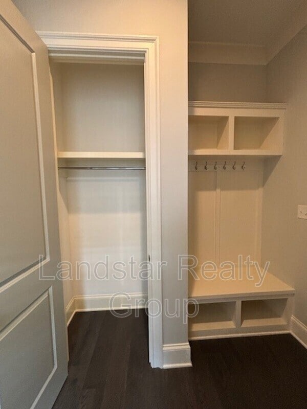 Building Photo - 6411 Moonseed St