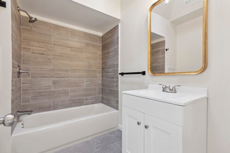 Building Photo - 5541 Hadfield St