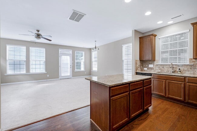 Building Photo - 1038 Ileagnes Rd