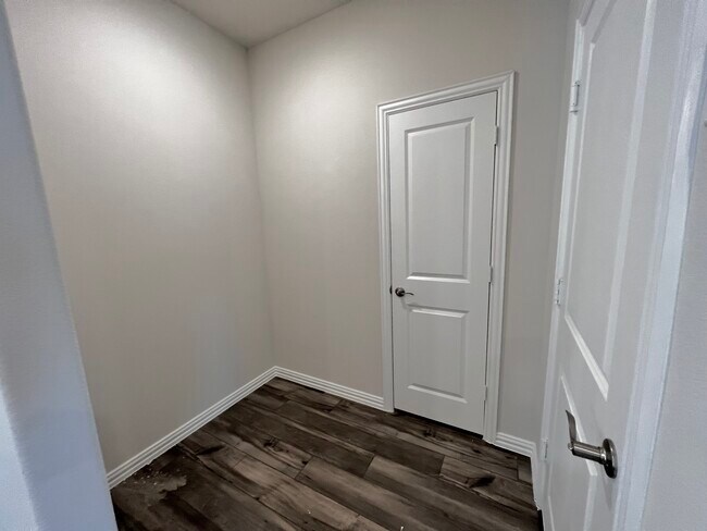 Building Photo - 1343 Cress Gdn Ln
