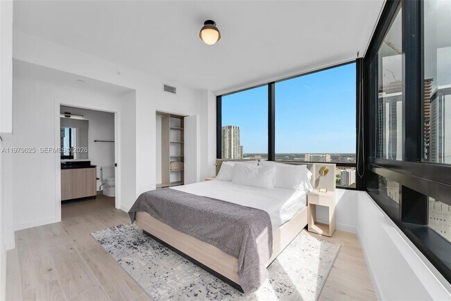 Building Photo - 225 N Miami Ave