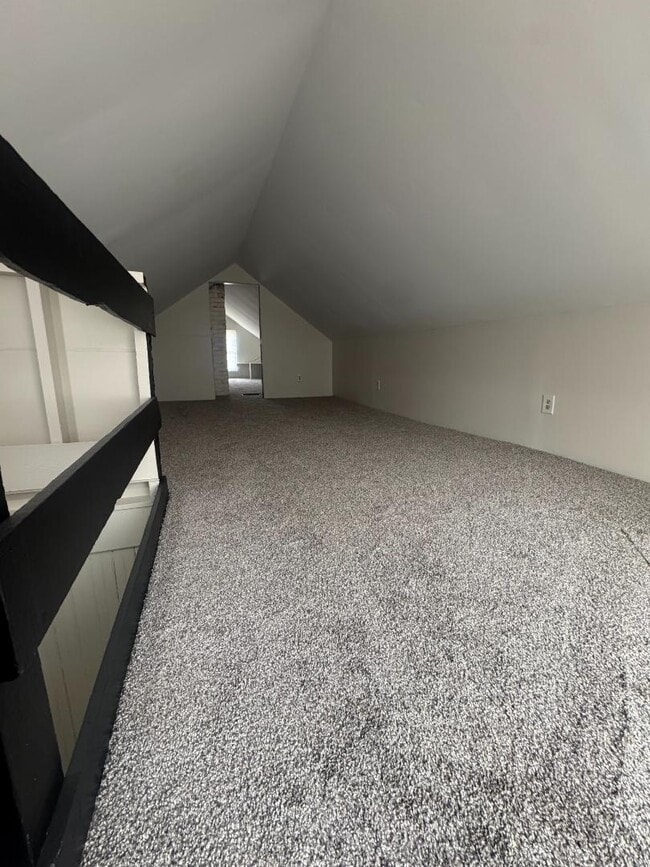 Building Photo - 925 W Buffalo St