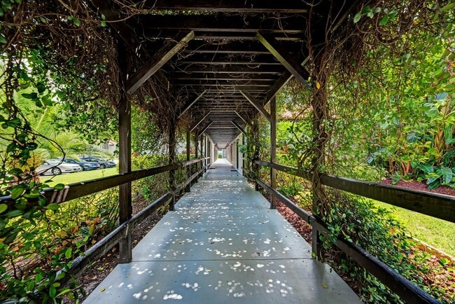 Building Photo - **AVAILABLE STARTING FEBRUARY-APRIL 2026 SEASON FOR $3200/month**