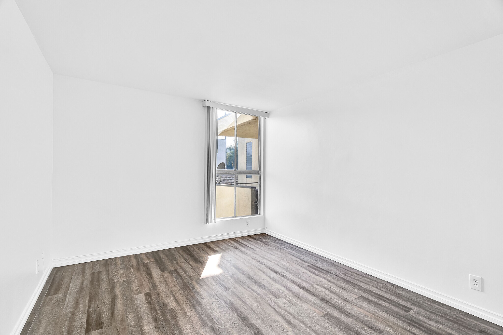 Building Photo - 320 S Gramercy Pl
