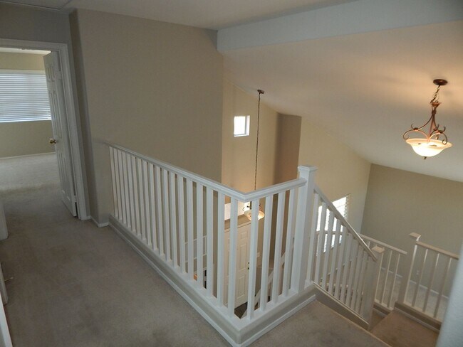 Building Photo - Gorgeous 3Bed/3Bath 2 Story home w/ office...