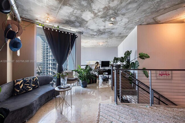 Building Photo - 690 SW 1st Ct