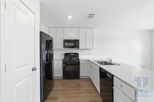 Building Photo - 2213 Cyclone Dr