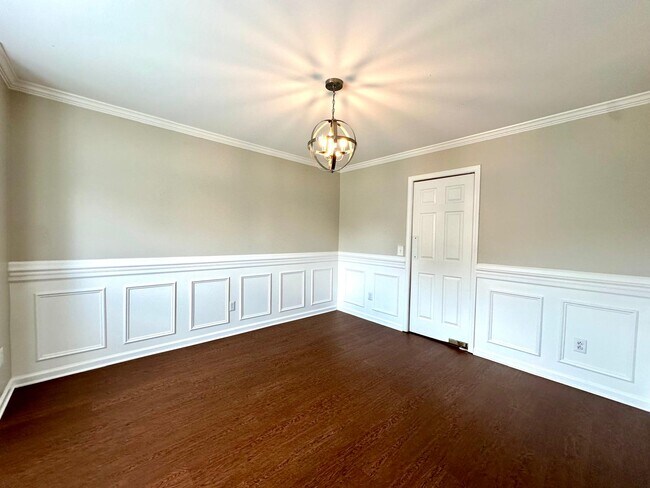 Building Photo - 8425 Hirsch Dr