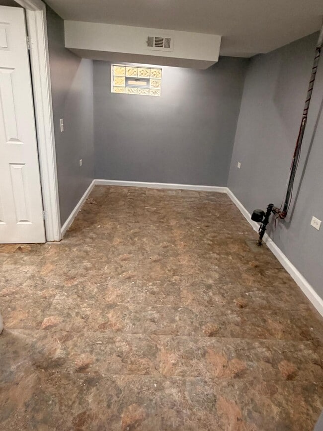 Building Photo - 9109 S Normal Ave