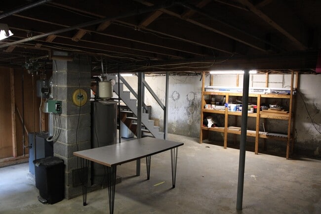 Building Photo - 13 Westside Dr