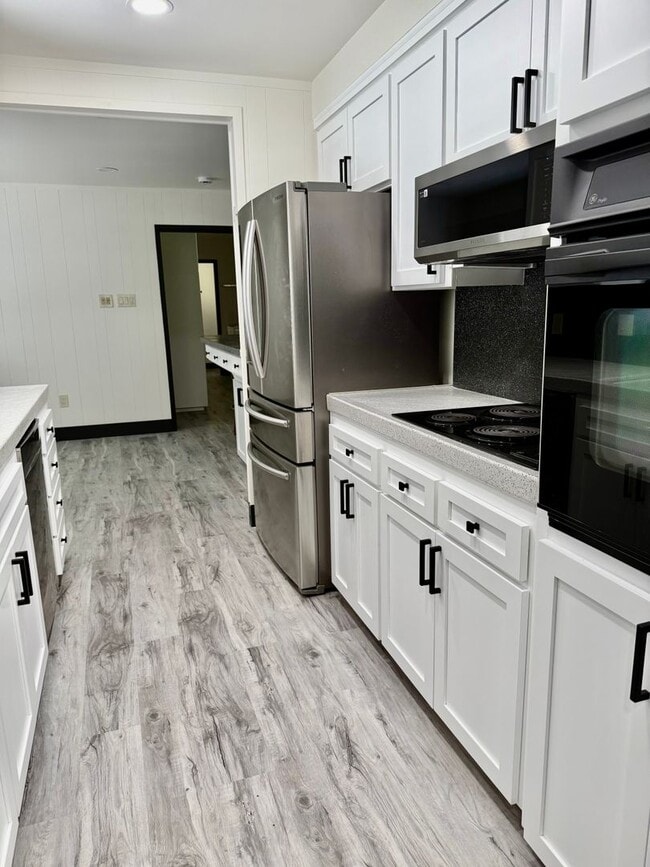 Building Photo - Beautiful remodeled home