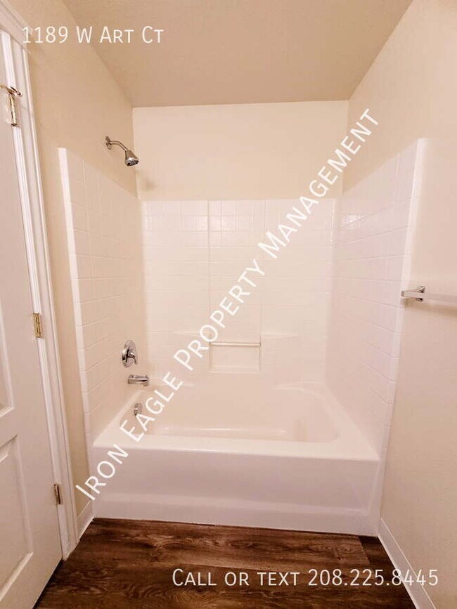 Building Photo - 1189 W Art Ct