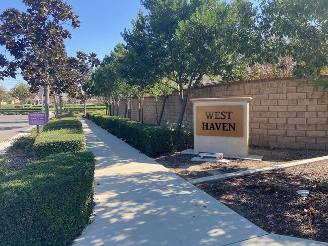 Building Photo - Beautiful 6 bed and 4.5 bath home in West ...