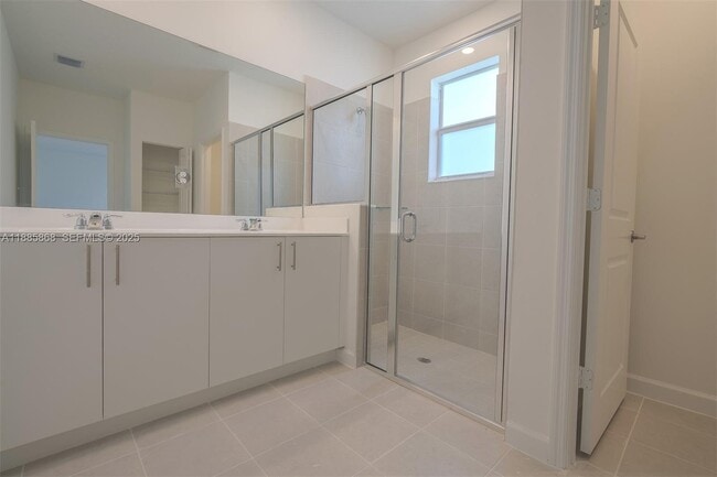 Building Photo - 2972 SE 23rd Ave