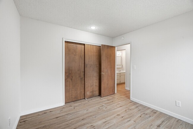 Building Photo - 3106 E 27th Ave