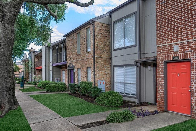 Building Photo - 4800 Lamonte Ln
