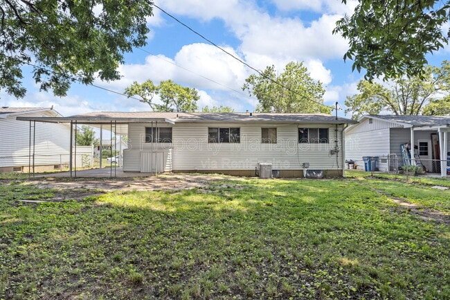 Building Photo - 906 Chula Dr