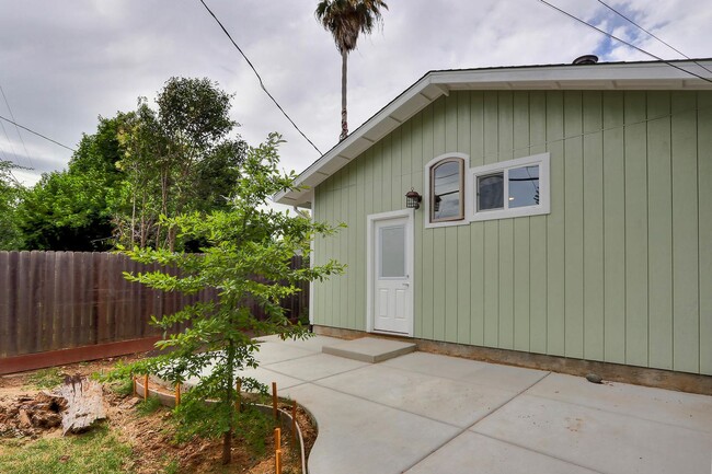 Building Photo - 1 Bed / 1 Bath | Arden-Arcade Anchored Tiny Home Available Now
