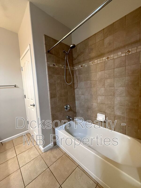 Building Photo - 475 Dartmoor Ct