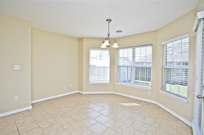 Building Photo - 1250 Torbay Trce