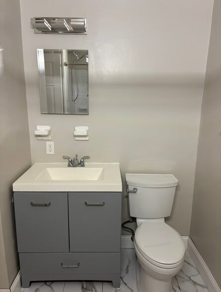 Building Photo - 321 Forrest Ave