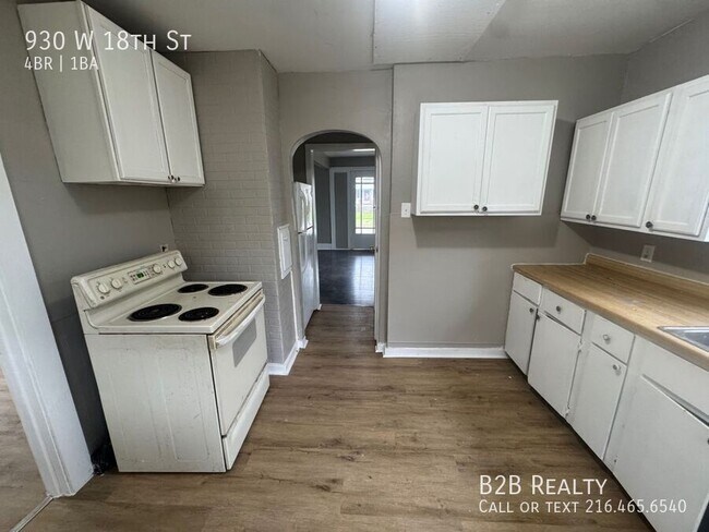 Building Photo - 930 W 18th St