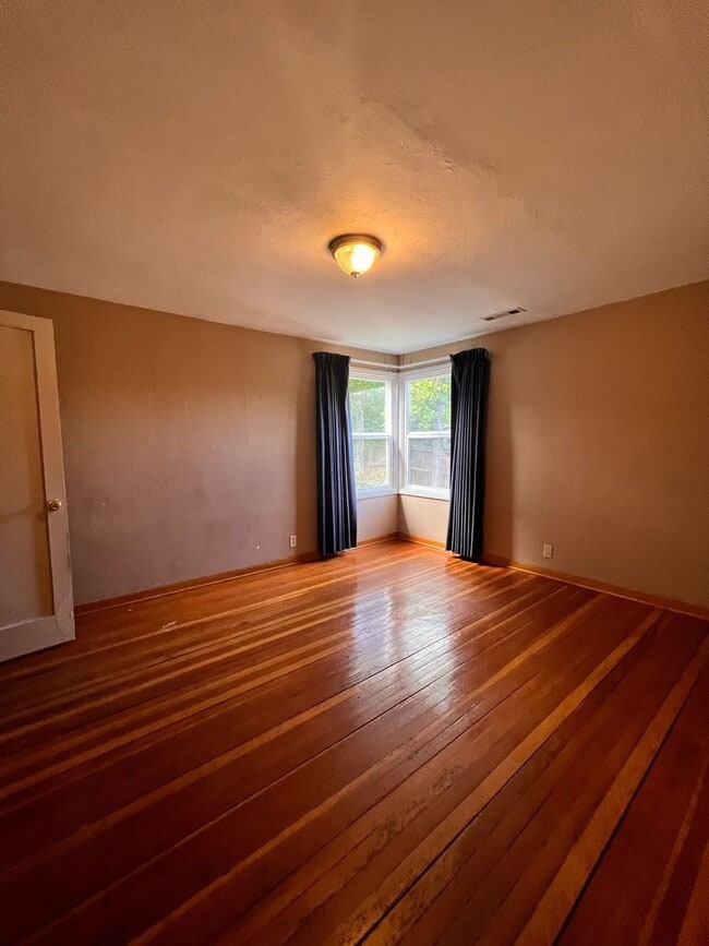 Building Photo - 509 Scenic Dr
