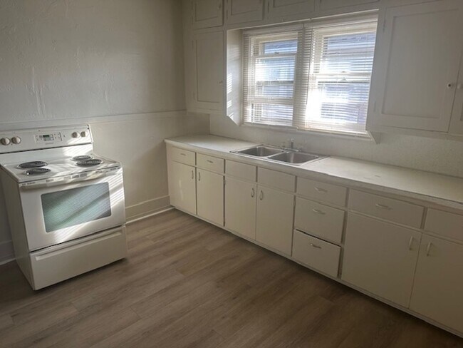 Building Photo - 2825 Madison Ave