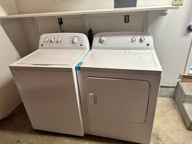 Building Photo - 3 Bedroom - North Napa (cross street Salvador)