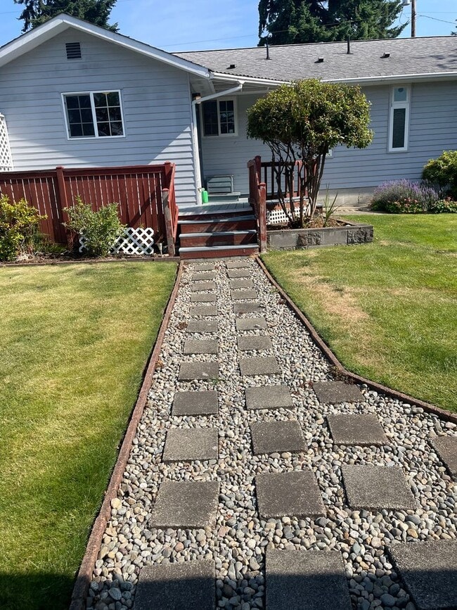 Building Photo - 2 BR/1.75 BA home in Edmonds